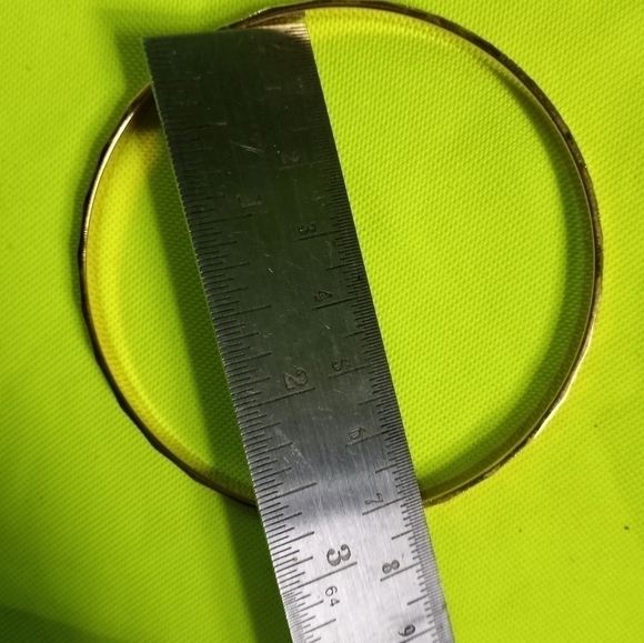Goldtone diamond cut textured Bangle bracelet large size - Picture 2 of 4